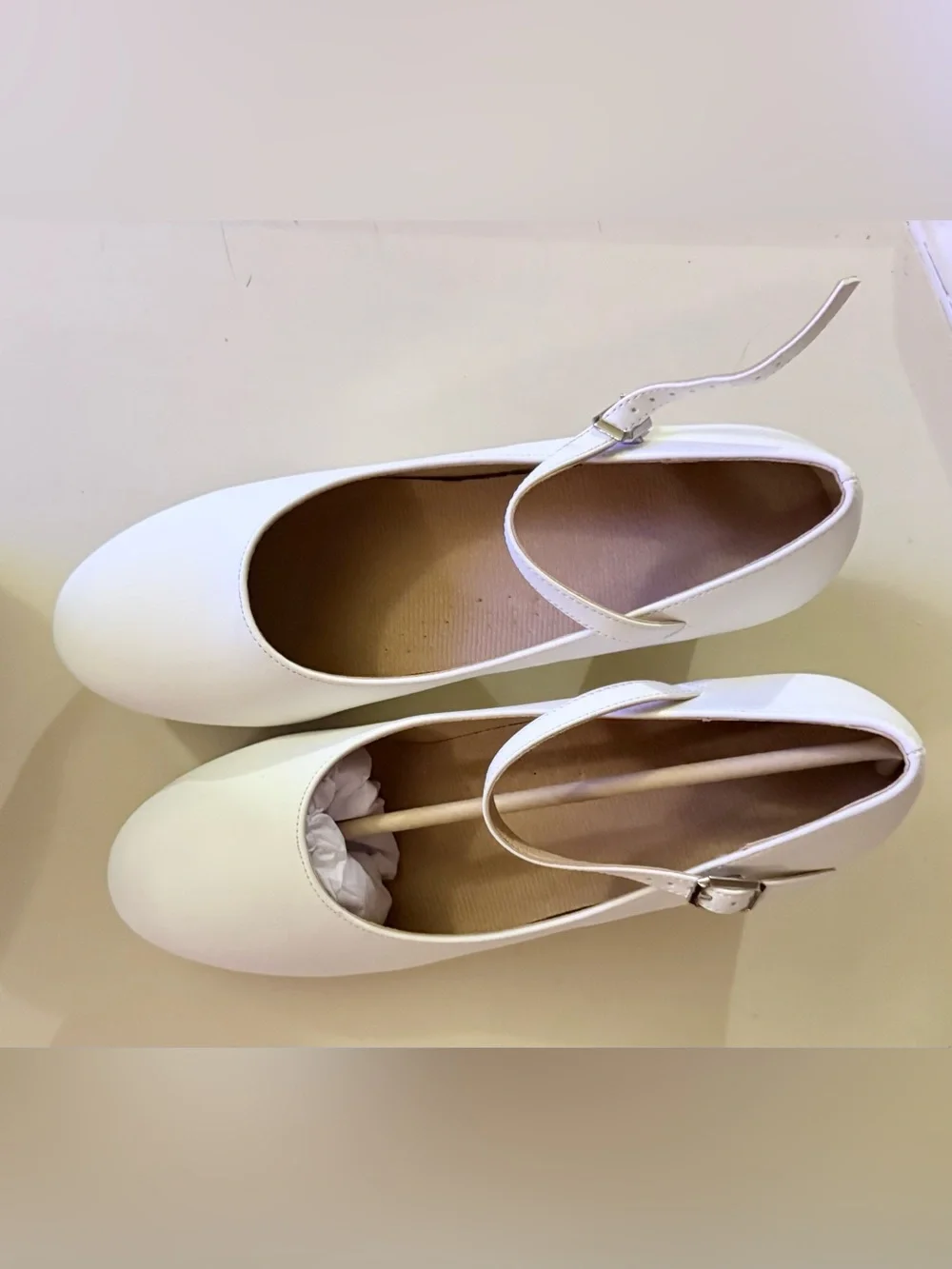 Dynadans White Vegan Leather Mary Jane Pumps Size 9